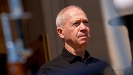 İsrail Savunma Bakanı, Hizbullah ile süren gerilimin savaşa dönüşebileceğini söyledi